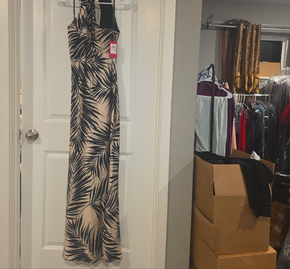 Vince Camuto Beige and Black Palm-Print Halter Maxi Dress - Picture 5 of 16